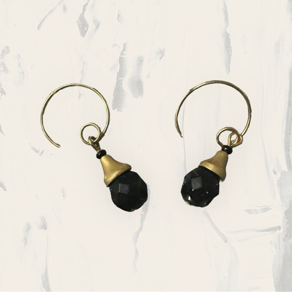 Vintage Gold & Black Faux Onyx Dark Genie Earrings Wire Hook